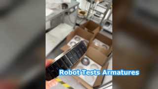 人型ロボット試験装置のショーケースを見る